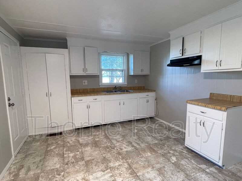 603 Mae St - Photo 3 of 10