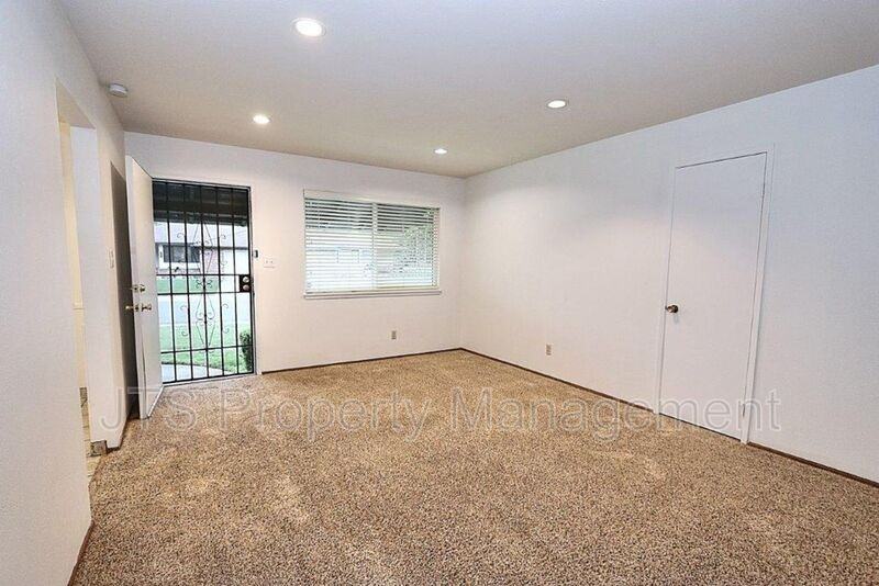 800 Riverview Ct - Photo 3 of 22