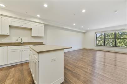 724 Washington Street - Photo 2 of 21