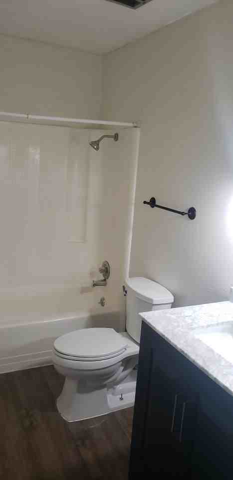 910 10th St W - Photo 5 of 9