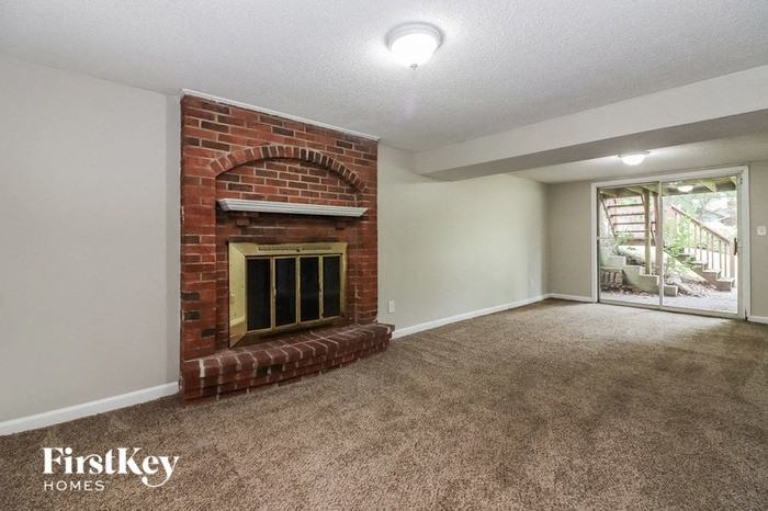 7514 E 100th Ter - Photo 2 of 15