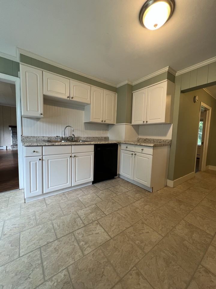 180 Amherst Rd #1 - Photo 3 of 18