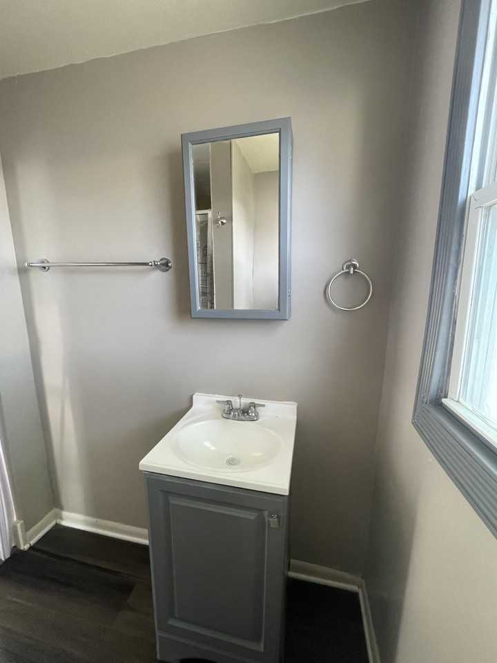 203 Elmhurst Ave #3 - Photo 7 of 8