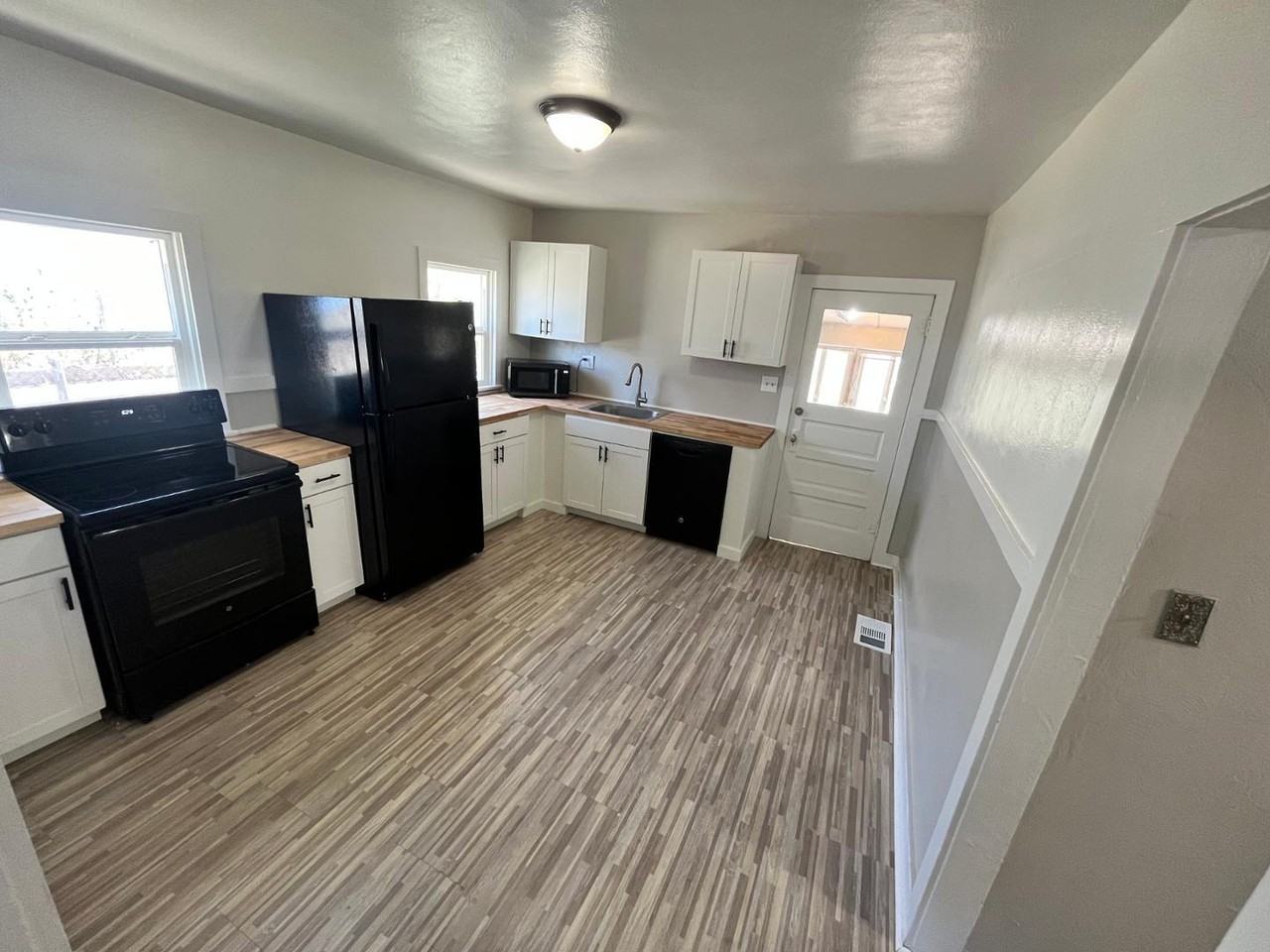 314 E River St - Photo 3 of 16