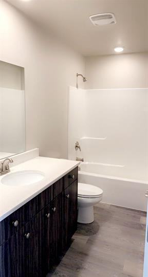 634 E St #2 - Photo 2 of 10