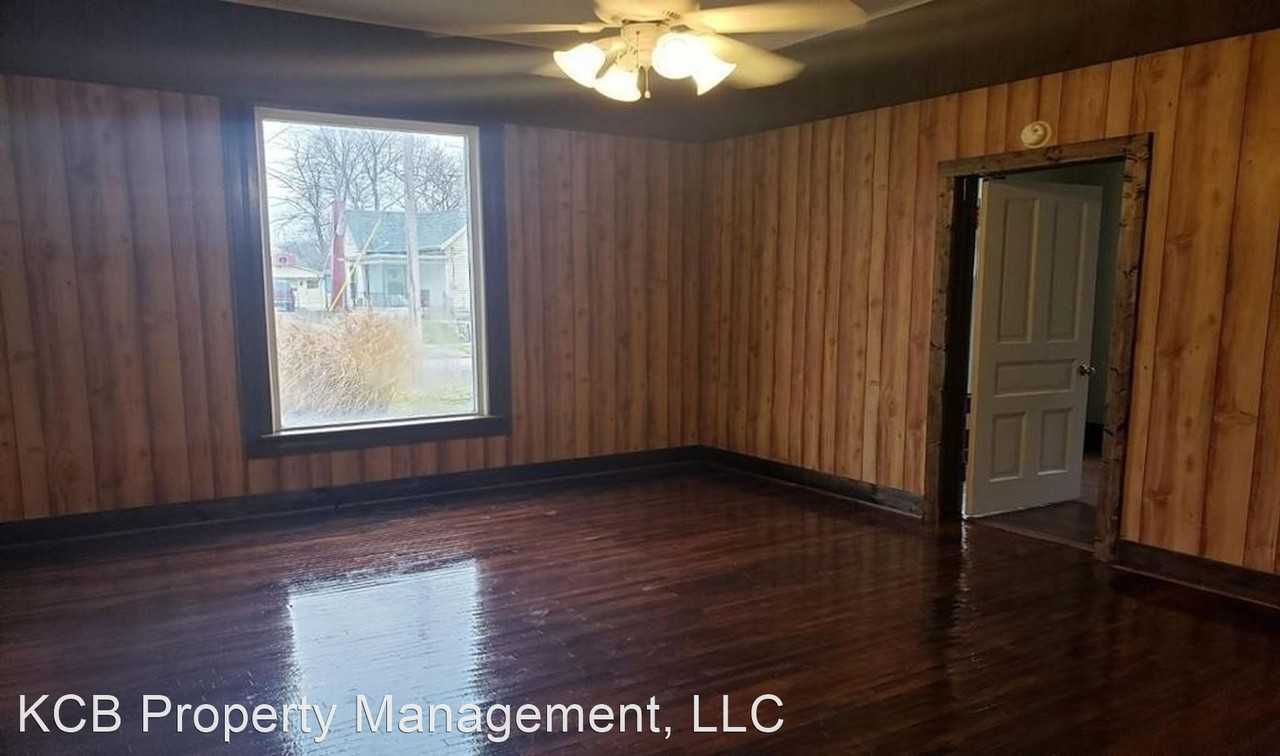 1108 Oak St - Photo 3 of 11