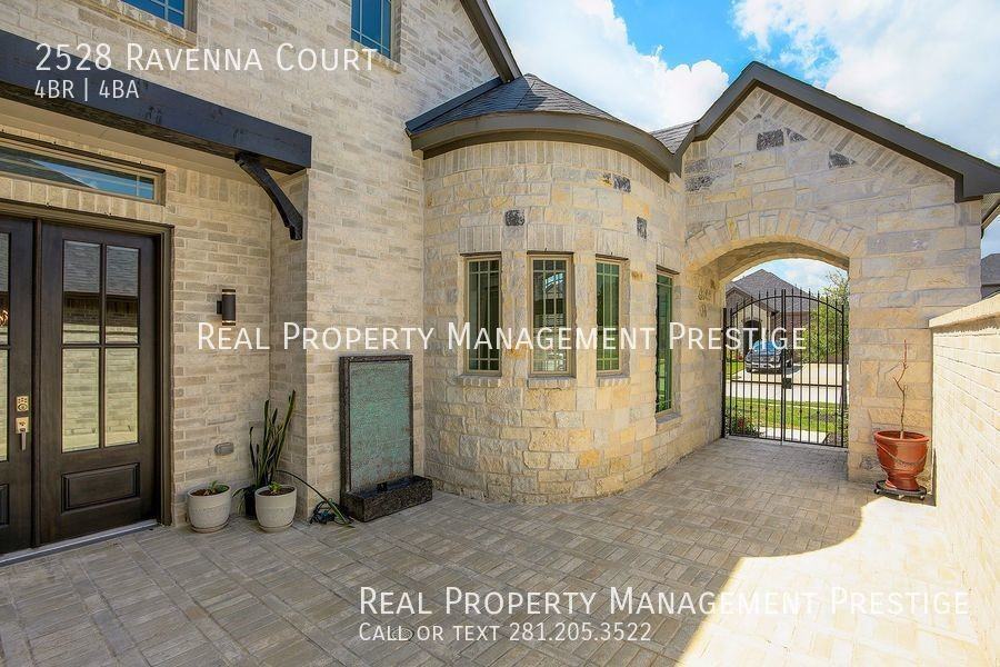 2528 Ravenna Ct - Photo 2 of 15