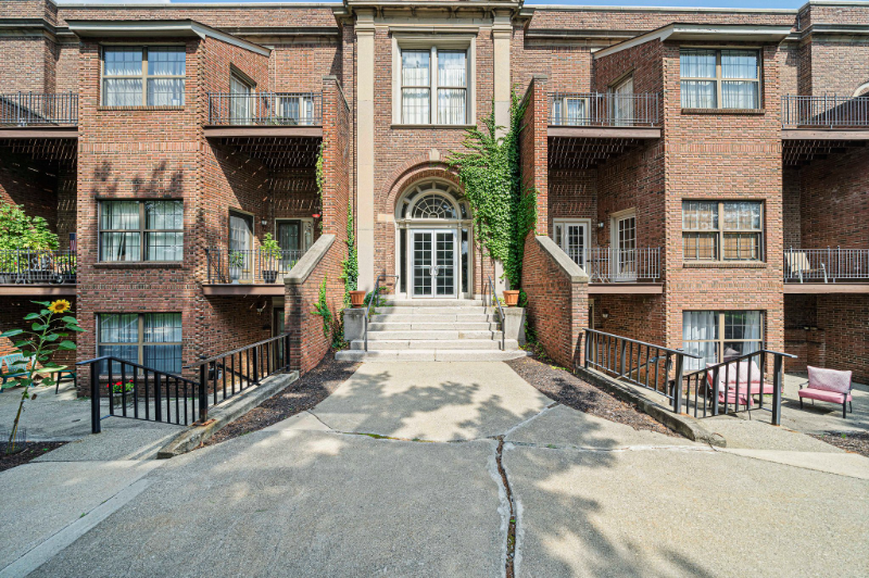 325 Plantation St #112 - Photo 2 of 19