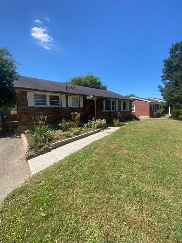 228 Graeme Dr - Photo 2 of 35