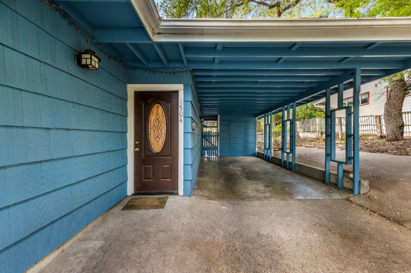 1504 W 39th 1/2 St - Photo 3 of 42