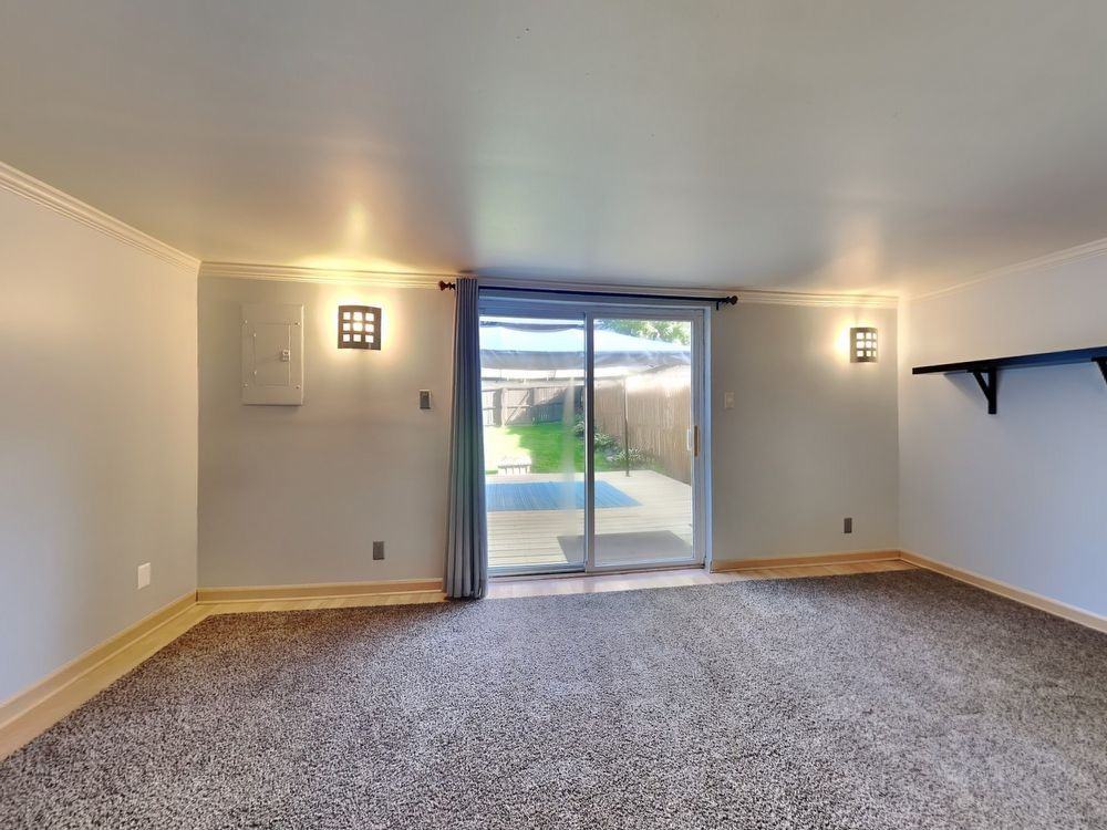 131 Parkwood Dr - Photo 3 of 17