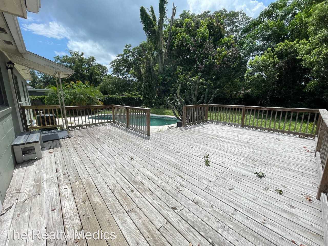 1638 N Bumby Ave - Photo 3 of 20