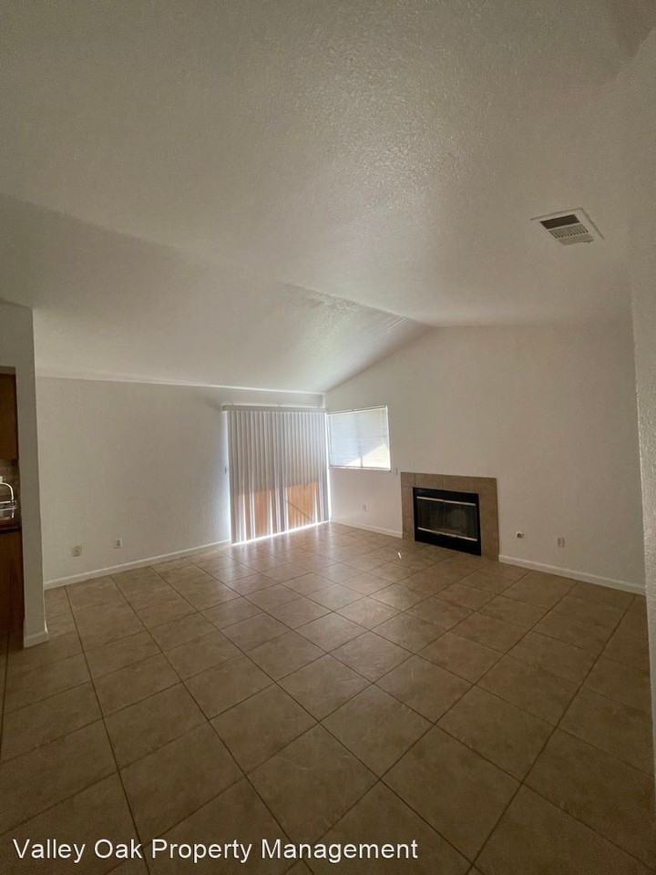 1025 Carlos Ct - Photo 2 of 16