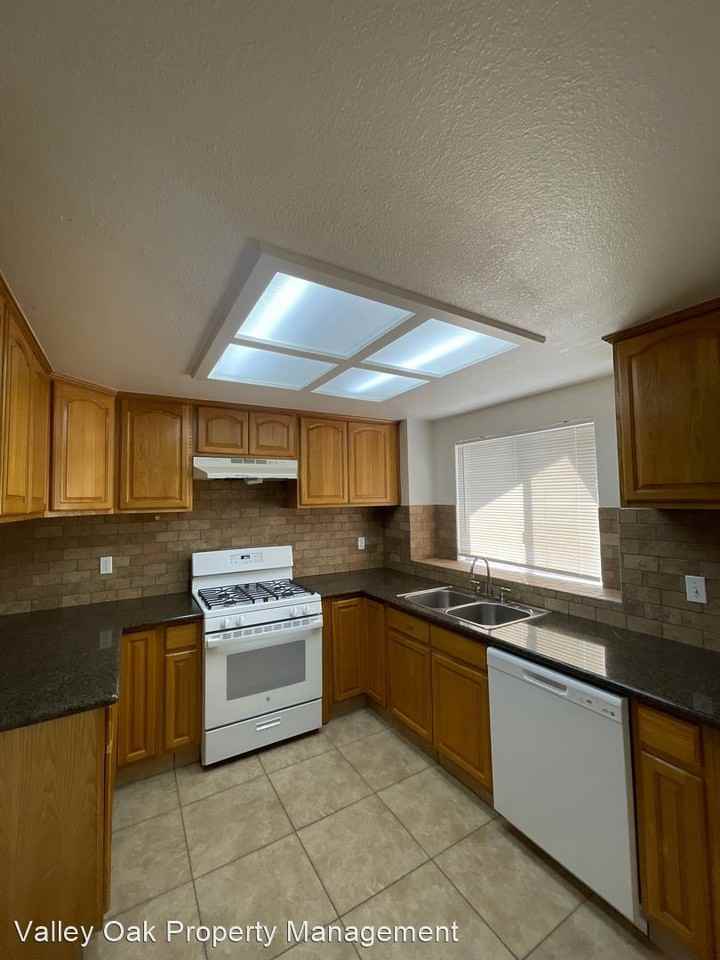 1025 Carlos Ct - Photo 3 of 16