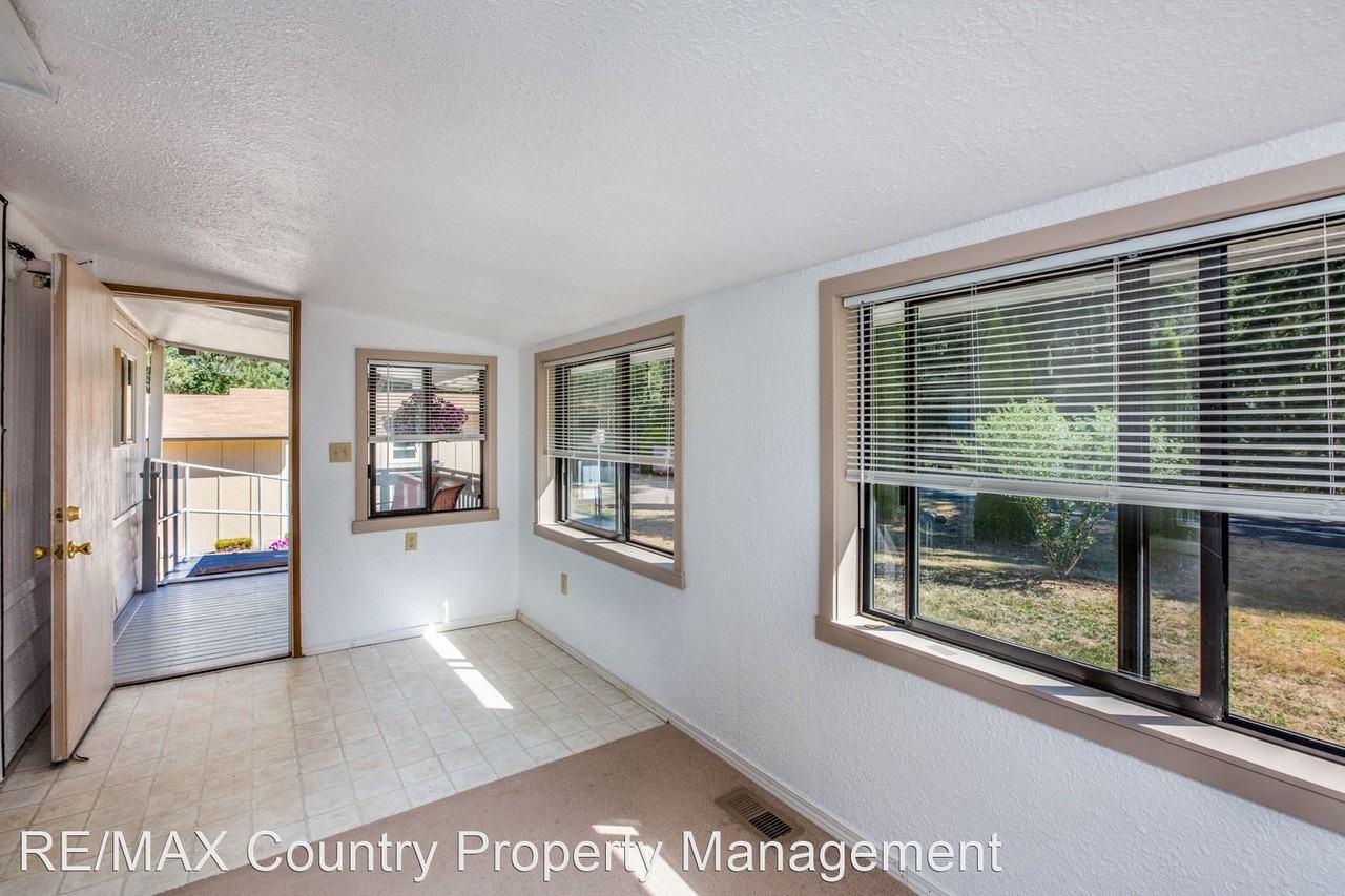 17038 Heather Ln Se - Photo 3 of 27