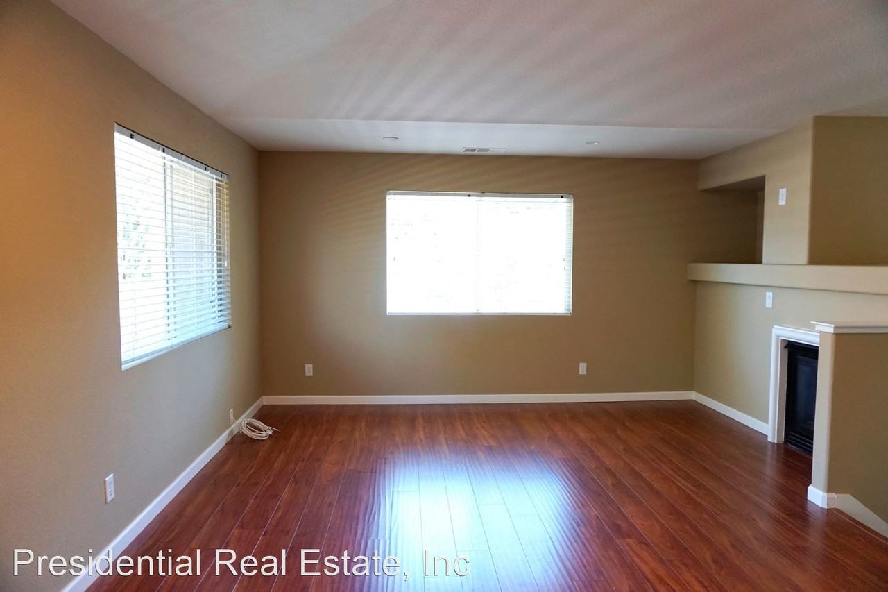 302 Oleander Dr - Photo 3 of 7