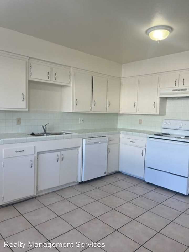 1811 Lacey St. - Photo 2 of 9