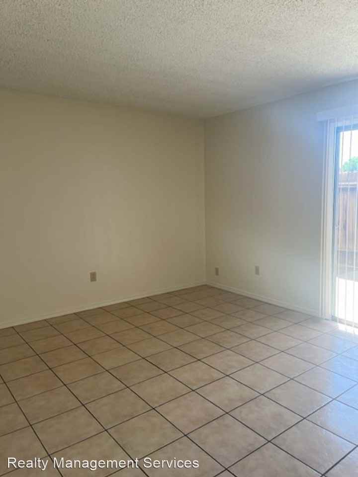 1811 Lacey St. - Photo 3 of 9