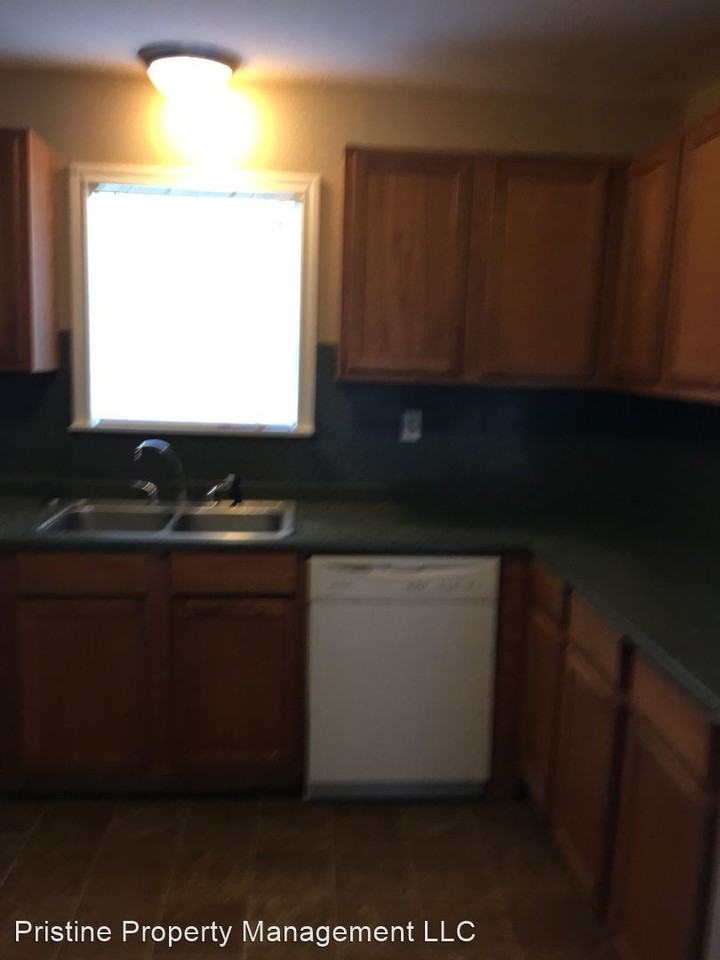 307 W Walnut St - Photo 2 of 13