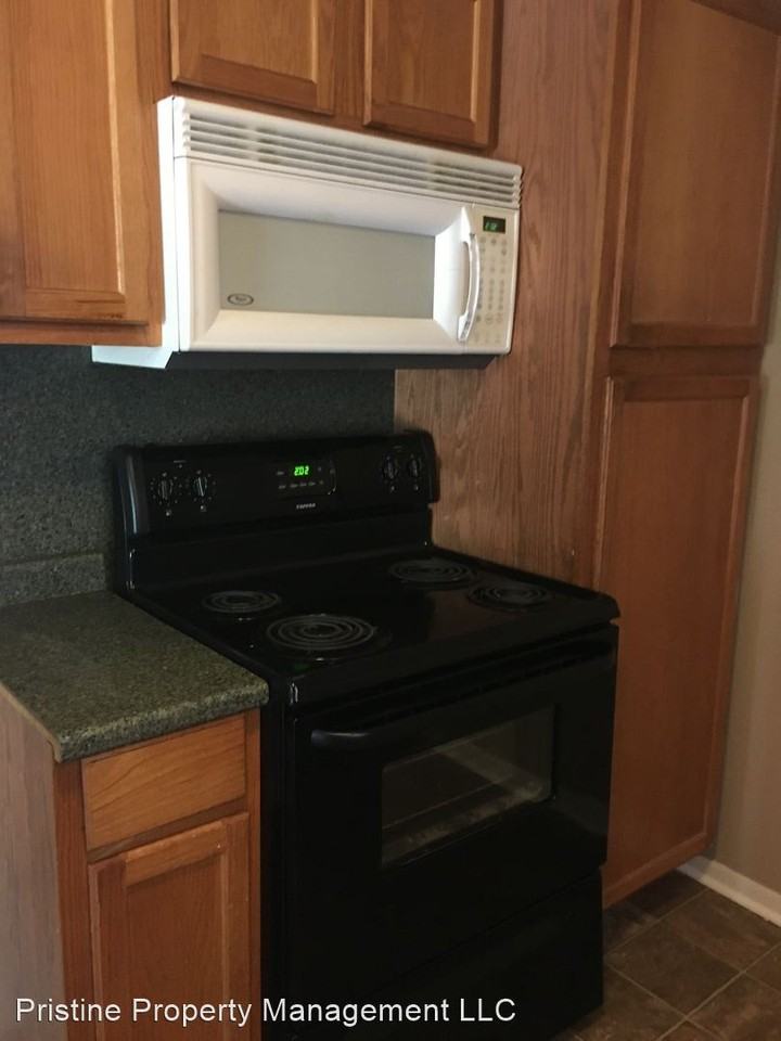 307 W Walnut St - Photo 3 of 13