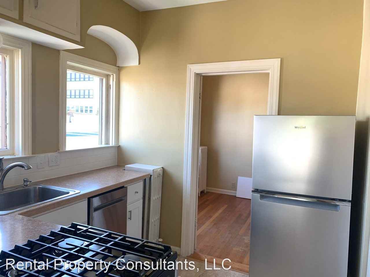 319 Cherry St. SE - Photo 2 of 14