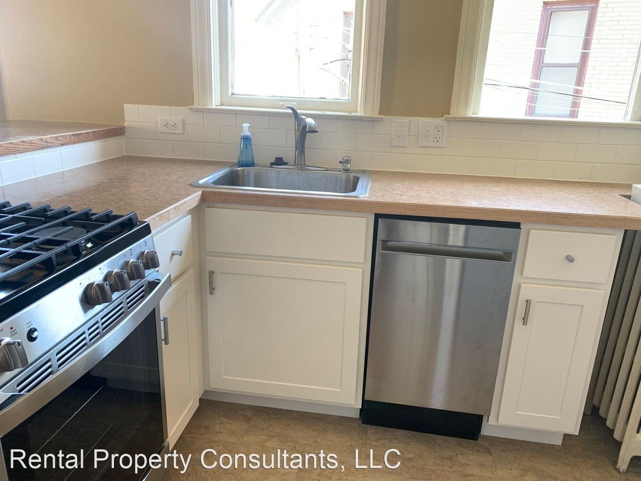 319 Cherry St. SE - Photo 3 of 14