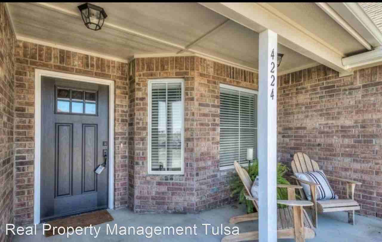 4224 W 4th St - Photo 3 of 22