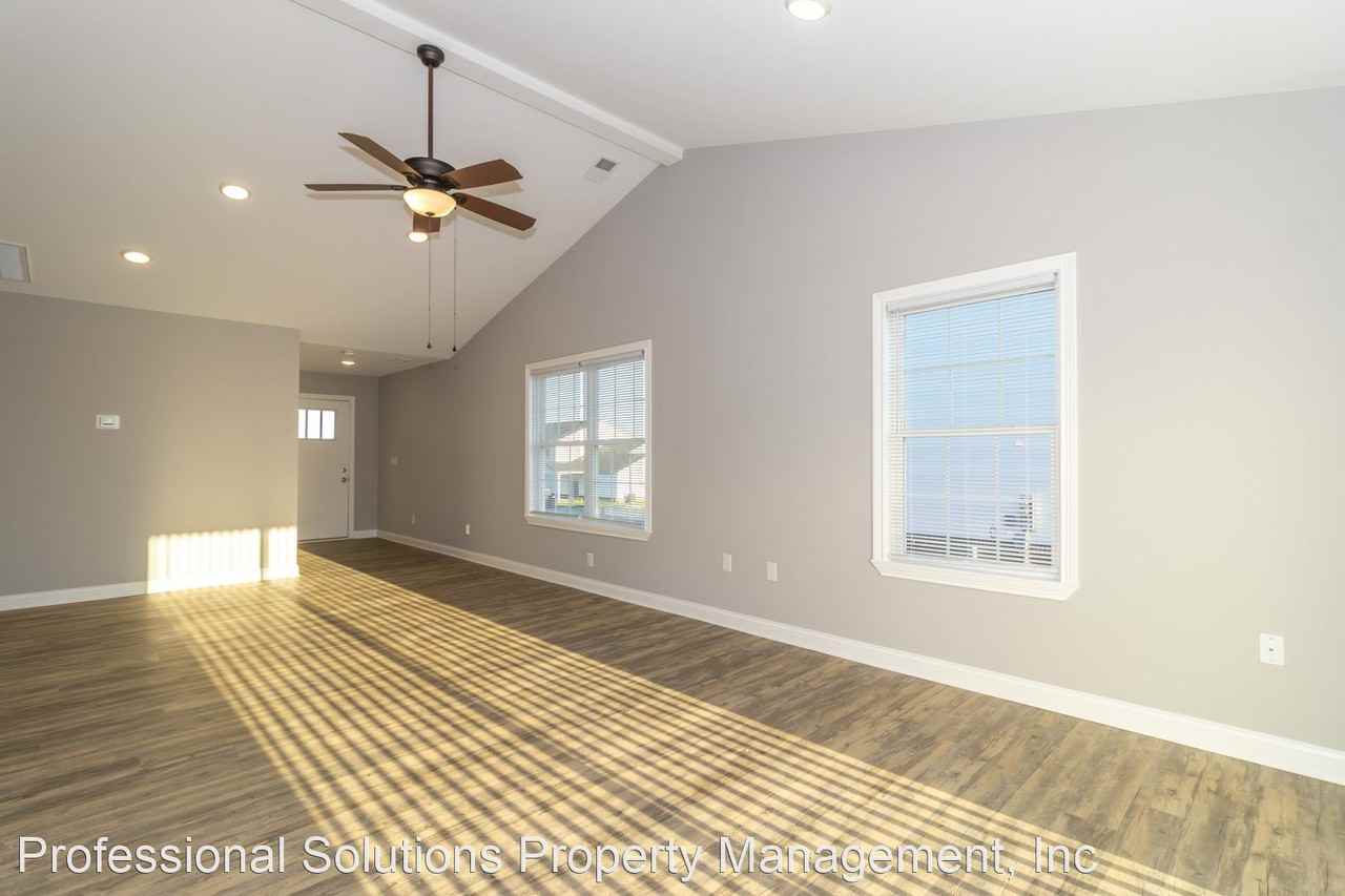 305/307 Prescott Lane - Photo 3 of 11