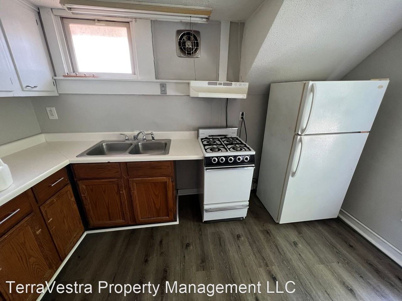 81 S Broadway - Photo 3 of 14