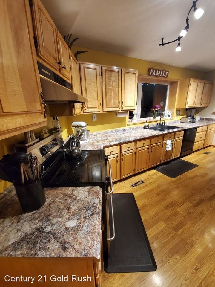 2500 Mission Rd - Photo 3 of 14