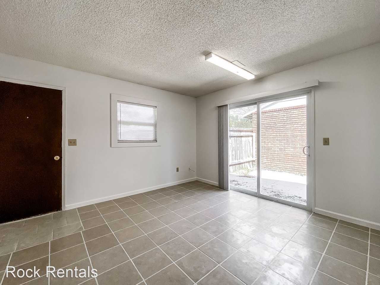 101 E Ave B - Photo 3 of 8