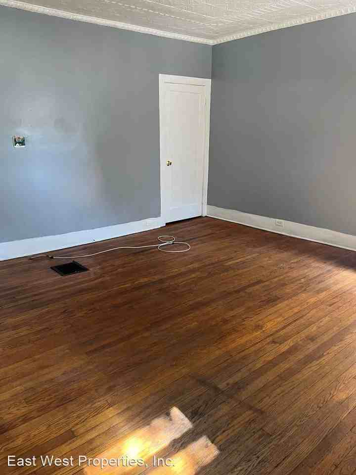 610 Turtle St. - Photo 2 of 8