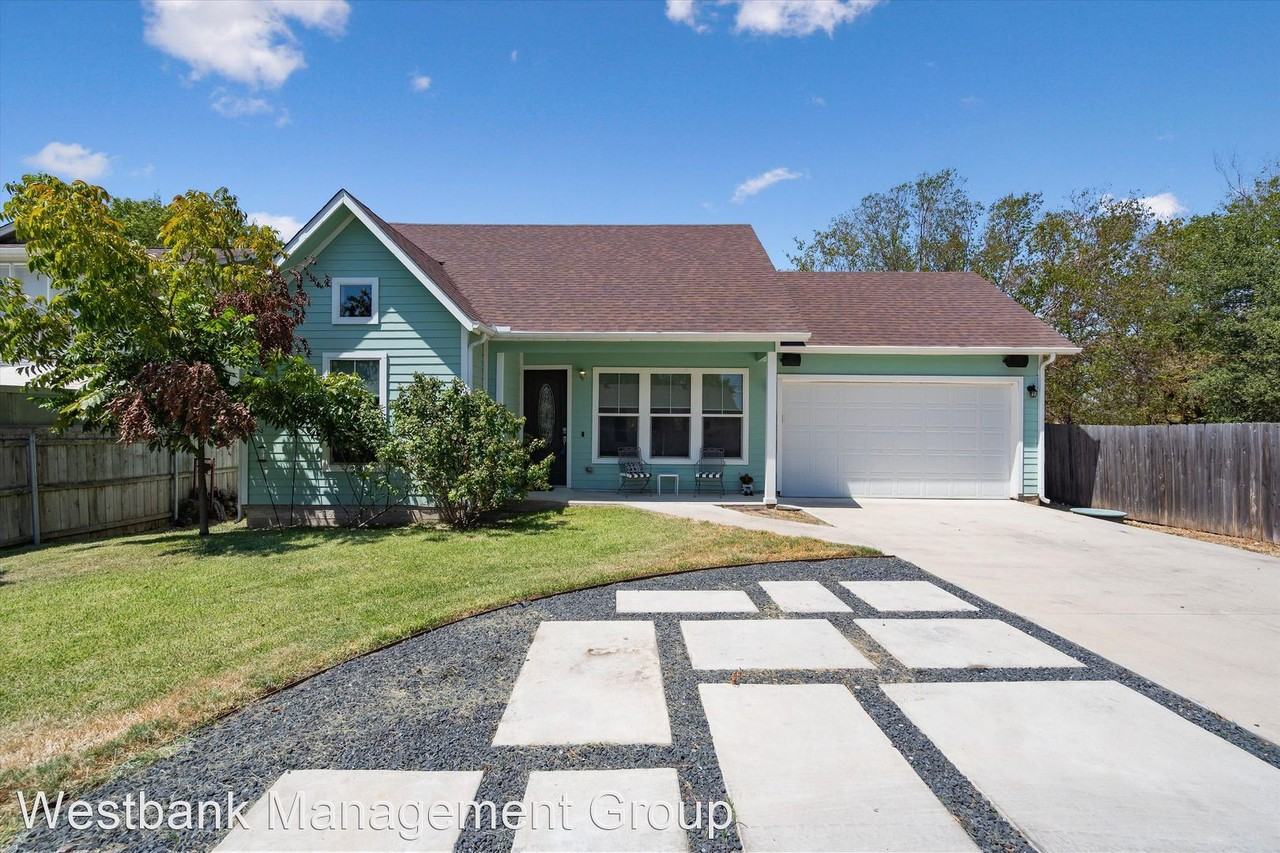 4410 Russell Dr ## 2 - Photo 2 of 22