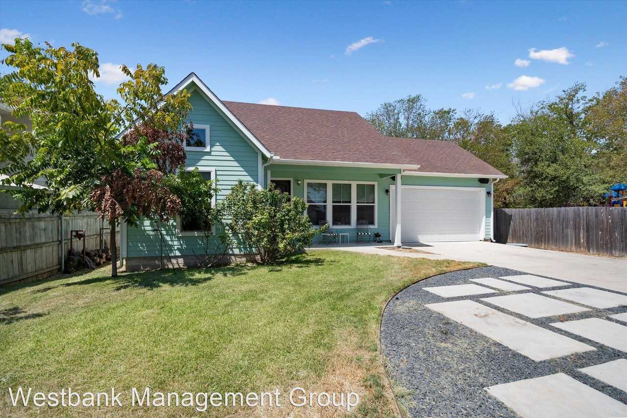 4410 Russell Dr ## 2 - Photo 3 of 22