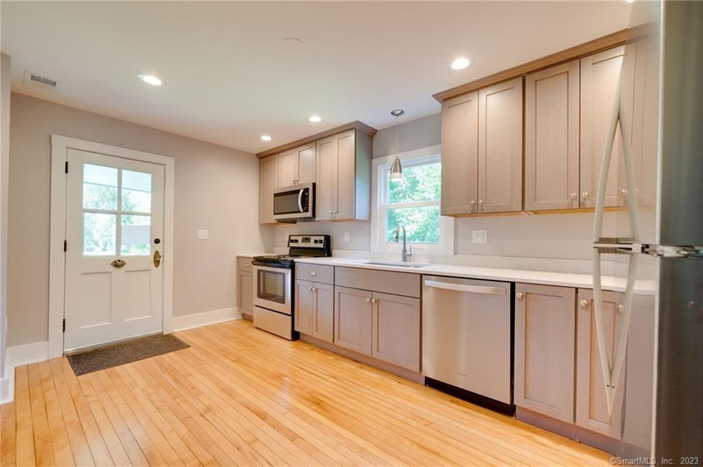 157 River Rd - Photo 3 of 36