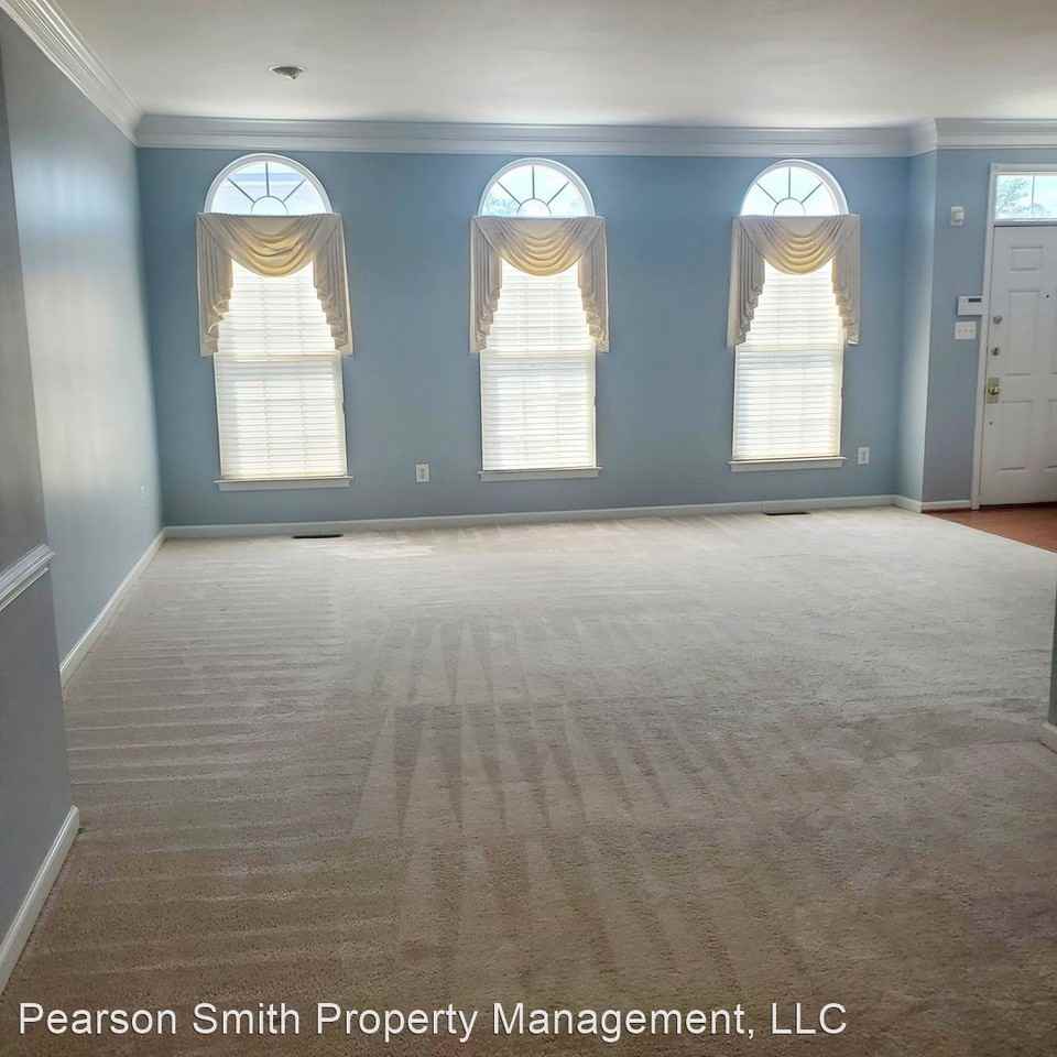 42902 Overly Sq - Photo 3 of 50