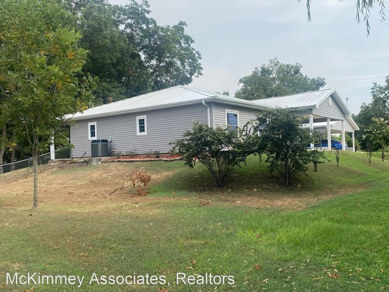 3209 Riviera Dr - Photo 2 of 37