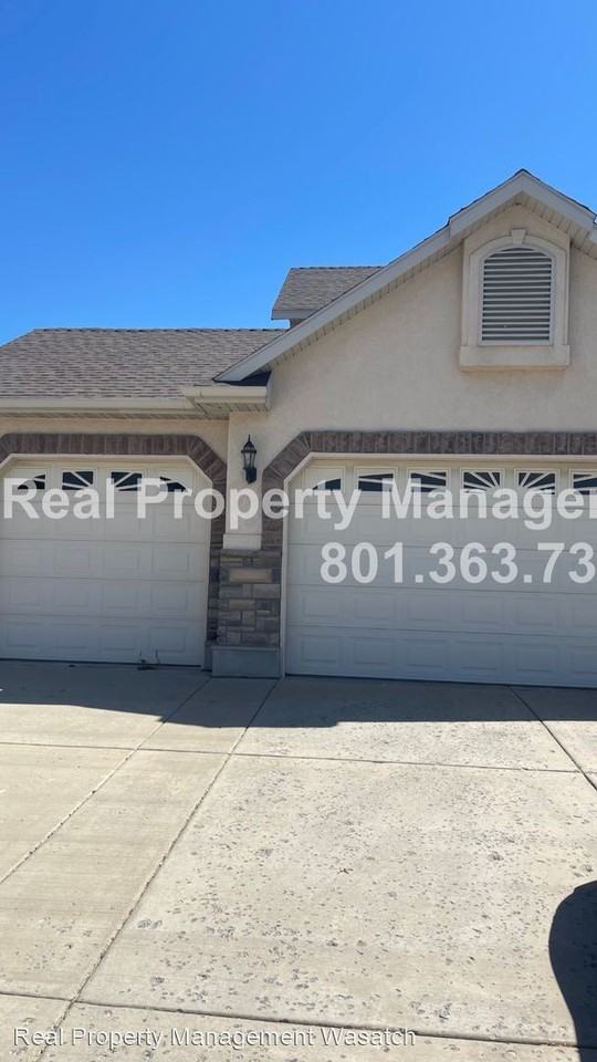 3823 S Hawkeye St - Photo 2 of 34