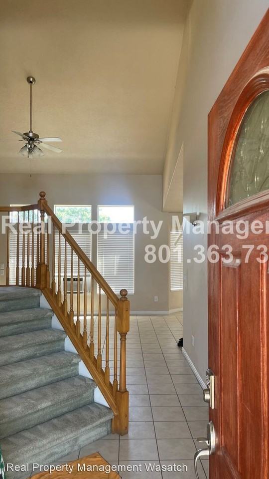 3823 S Hawkeye St - Photo 3 of 34