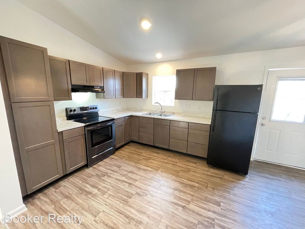 810 S 18th St - Photo 3 of 8