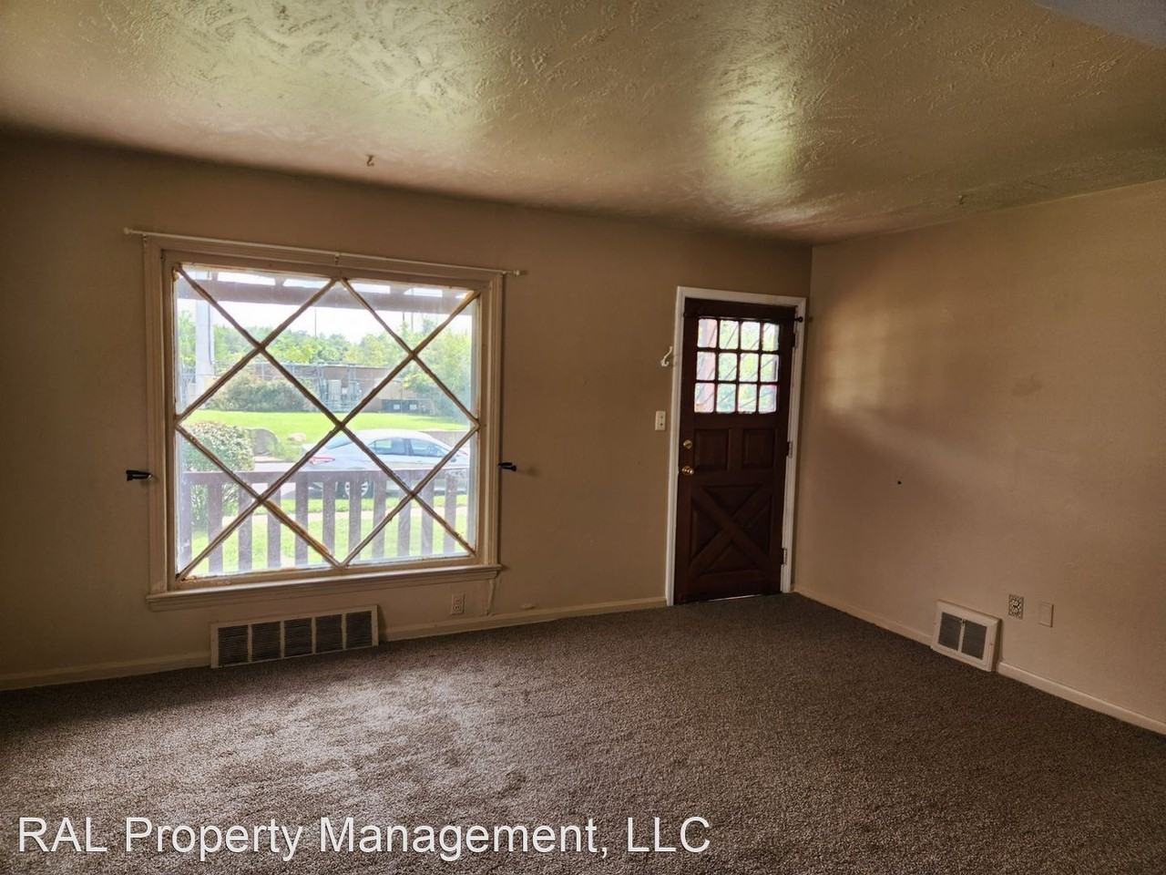 11207 Avon Ave - Photo 3 of 6