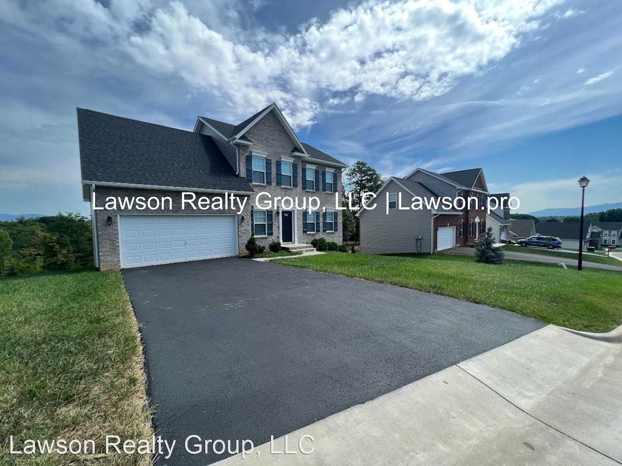 220 Edgemont Dr - Photo 3 of 50