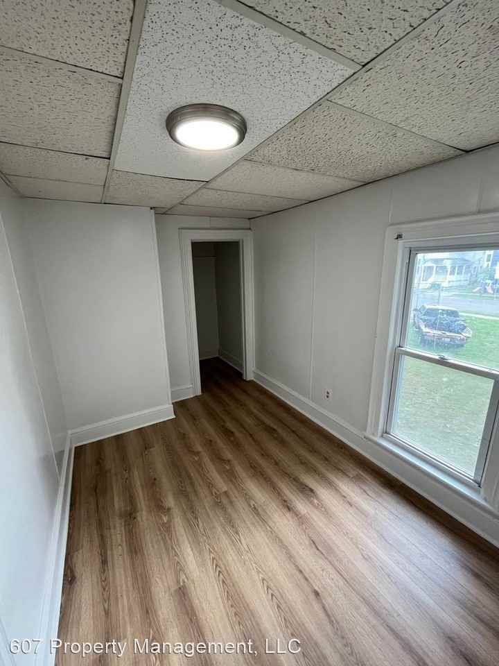 184 Oak St - Photo 2 of 11