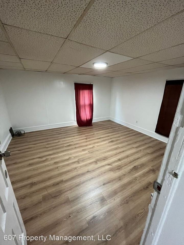 184 Oak St - Photo 3 of 11