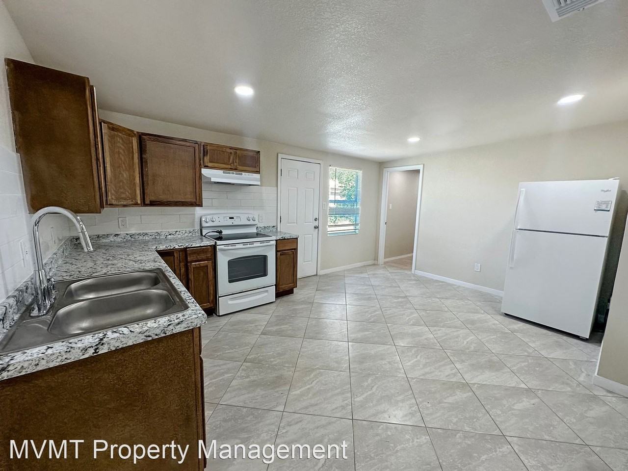 1107 N Coleman St - Photo 3 of 10