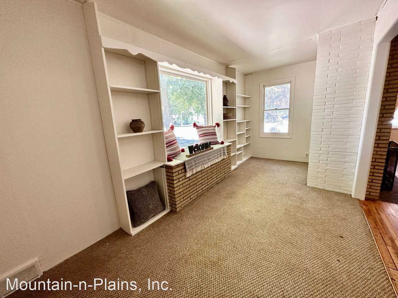 607 S Loomis Ave - Photo 3 of 16