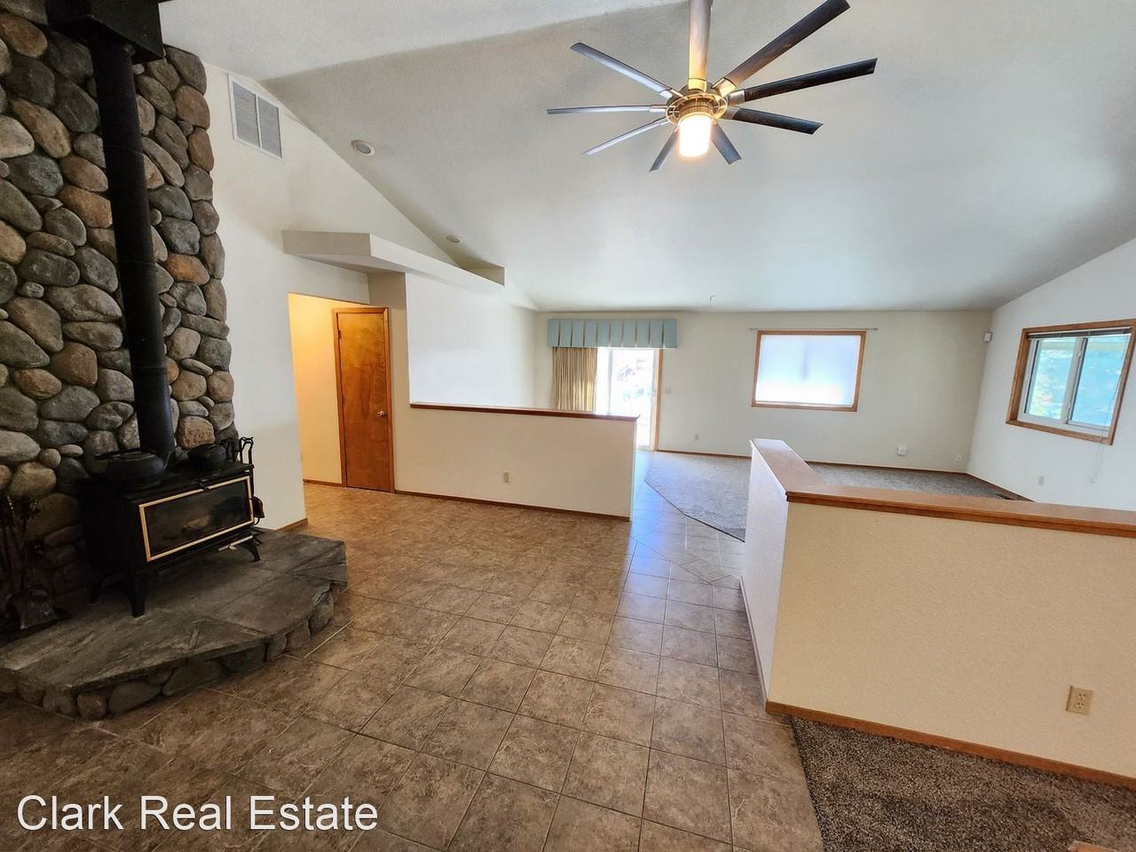 300 Neilson Rd - Photo 2 of 18