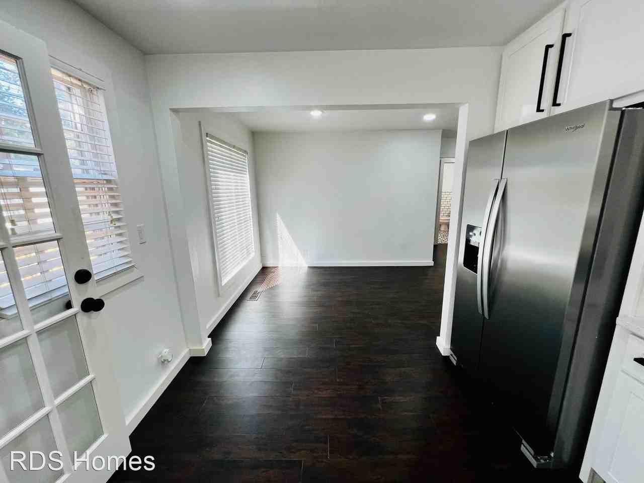 2320 Nw 31st St - Photo 3 of 13