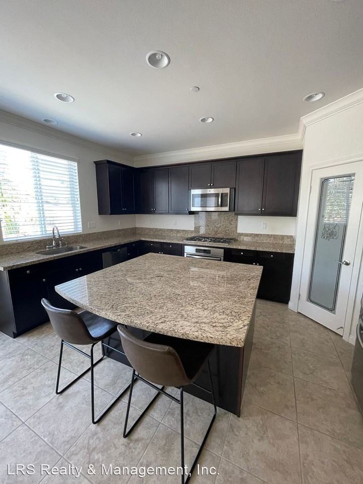 10851 Harmony Ln - Photo 2 of 20