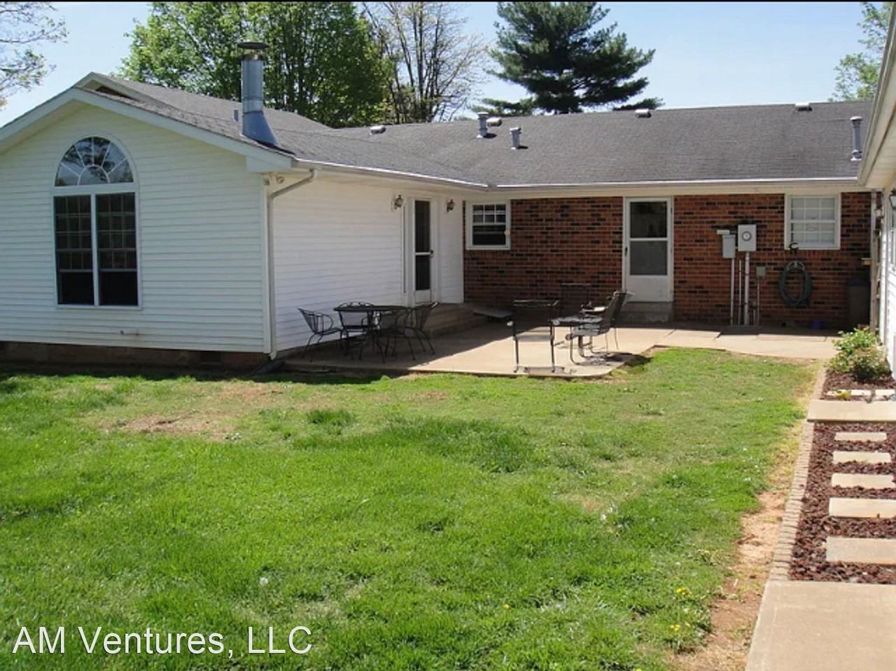 592 Vincent St - Photo 2 of 12